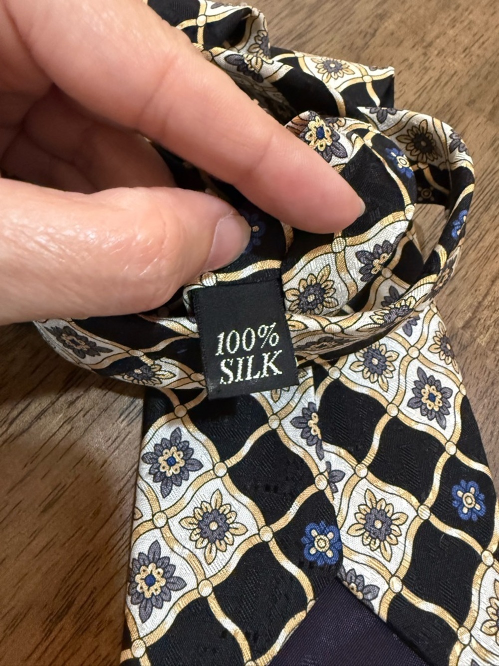 vtg 90s Oscar DeLaRenta Silk Tie Art Black Gold  MobBoss Necktie 4x59 Medallion - Picture 5 of 7